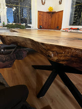 Lade das Bild in den Galerie-Viewer, Massivholztisch Eiche