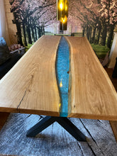 Lade das Bild in den Galerie-Viewer, Massivholztisch Eiche