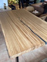 Lade das Bild in den Galerie-Viewer, Massivholztisch Eiche
